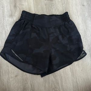 Lululemon 4” Hotty hot shorts